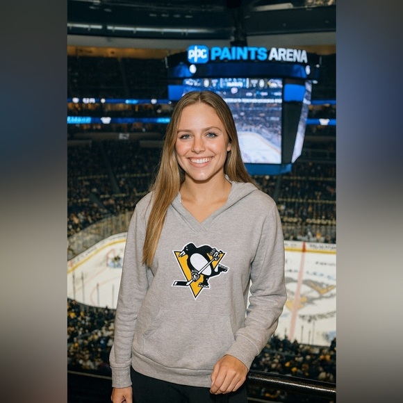 NHL Women’s Gray V-Neck Pittsburgh Penguins Hoodie – Size XL. Hockey Apparel - Picture 3 of 3